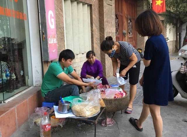 Đây là cách nhân viên công sở Hà Nội ăn bữa sáng hàng ngày - Ảnh 2.