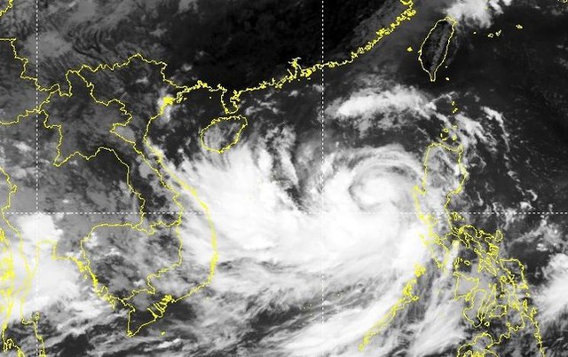 Diễn biến mới nhất về siêu bão Noru: Giật cấp 16 tạo sóng cao 9-11 m, không có dấu hiệu giảm cấp khi vào bờ - Ảnh 4.