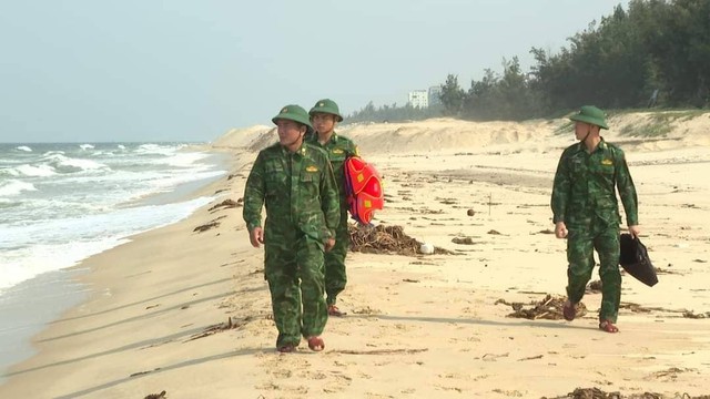 Tìm thấy thi thể ngư dân rơi xuống biển khi tàu đang tới khu neo đậu tránh bão - Ảnh 1.