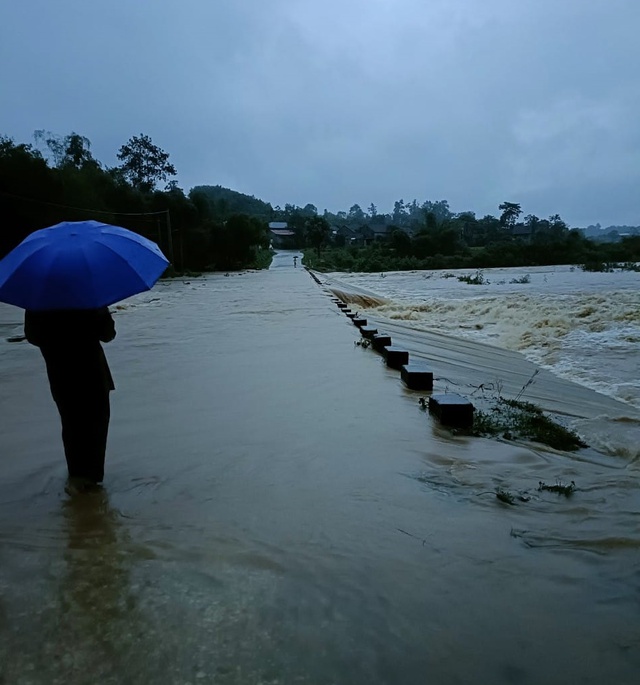 Nghệ An: Mưa lớn sau bão số 4, nhiều địa bàn bị chia cắt, di tản người dân trong đêm
 - Ảnh 7.