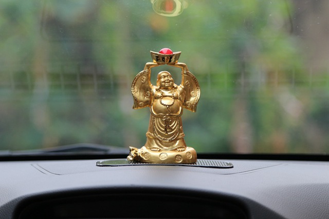 Vì sao người Bắc để tượng Phật, người Nam thường để sáp hoa trong ô tô? - Ảnh 4.