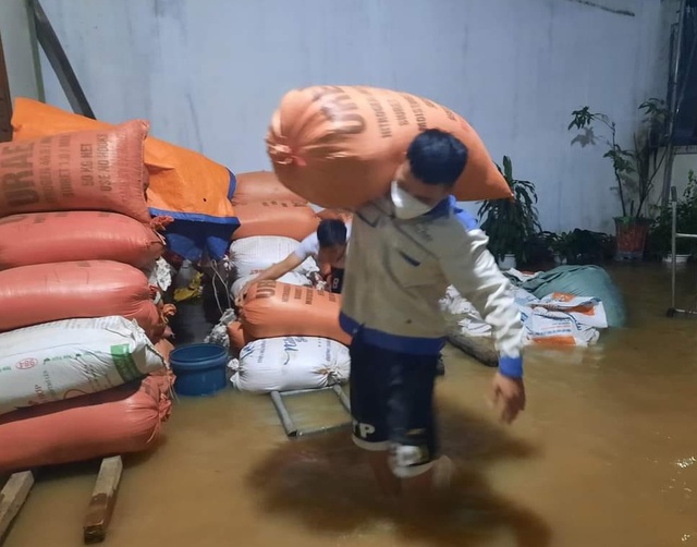 Nghệ An: Mưa lớn sau bão số 4, nhiều địa bàn bị chia cắt, di tản người dân trong đêm
 - Ảnh 3.
