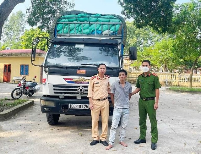 Trộm xe tải chở hơn 400 bao chấu mang bán, đối tượng bị Công an huyện Bình Giang bắt giữ - Ảnh 1.