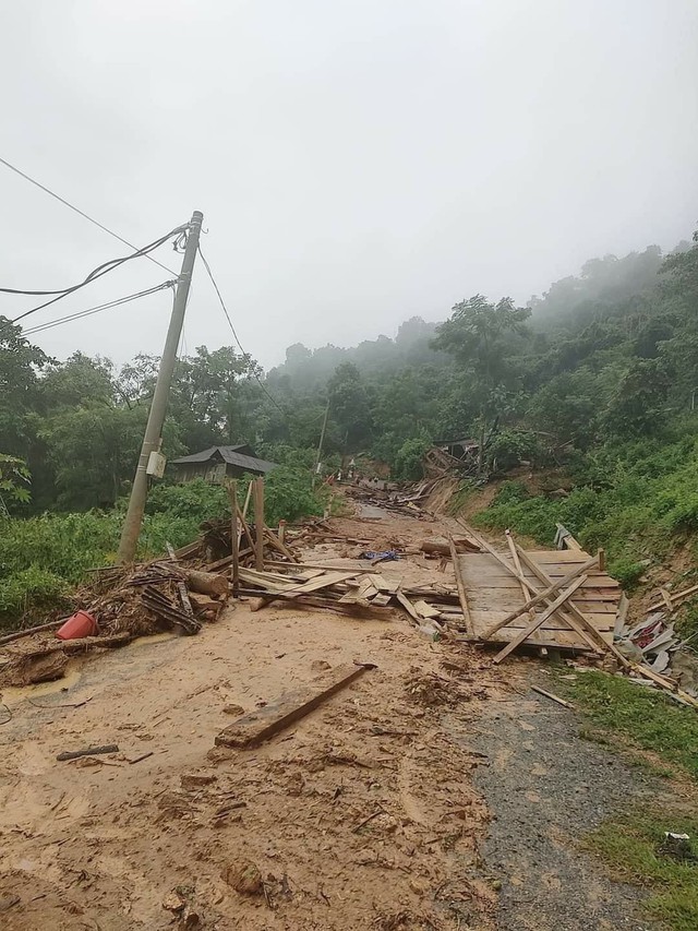Mưa lớn gây lũ ống ở huyện miền núi Nghệ An

 - Ảnh 4.