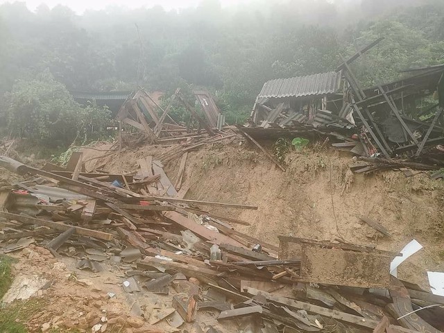 Mưa lớn gây lũ ống ở huyện miền núi Nghệ An

 - Ảnh 5.