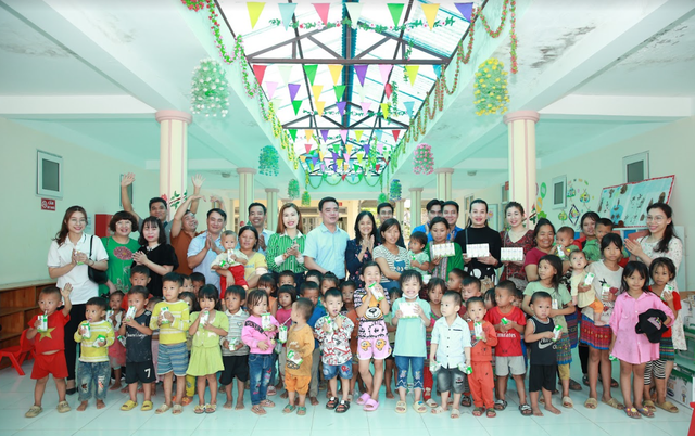 Dự án “phát triển báo chí Việt Nam” tổ chức hoạt động tập huấn và tặng quà cho trẻ em khó khăn tại Lai Châu - Ảnh 6.