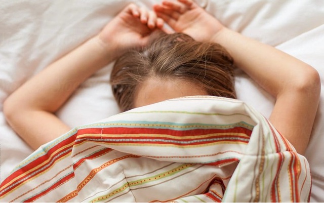 Duy trì 6 thói quan này khi ngủ có thể khiến bạn giảm tới 10 năm tuổi thọ! - Ảnh 4.
