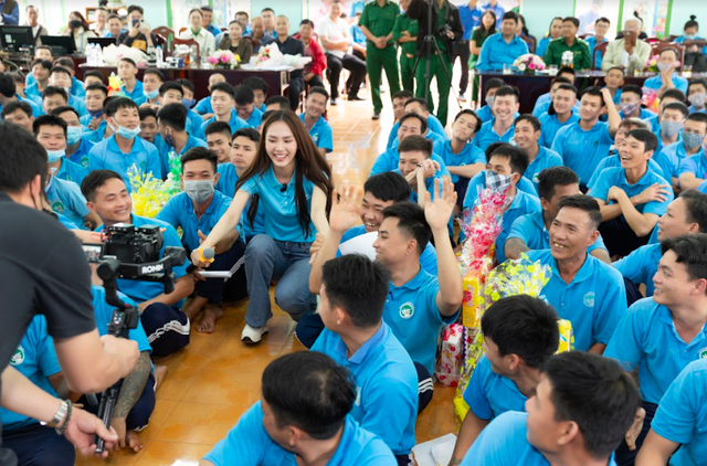 Hoa hậu Mai Phương tặng quà tết cho học viên cai nghiện  - Ảnh 6.
