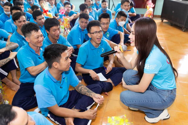 Hoa hậu Mai Phương tặng quà tết cho học viên cai nghiện  - Ảnh 4.