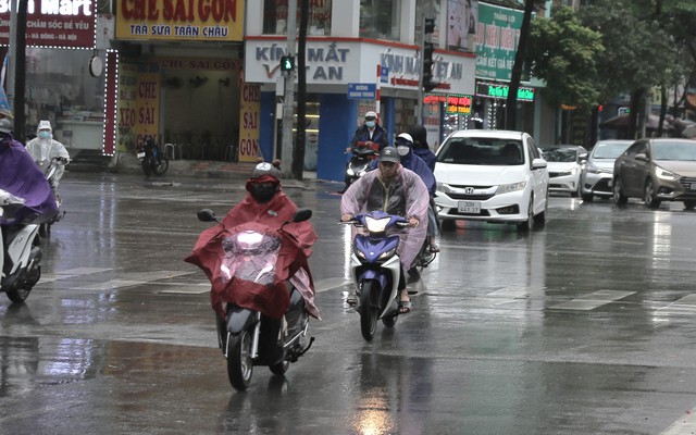 Dự báo thời tiết ngày mai (11/1): Nam Bộ, Tây Nguyên xuất hiện mưa dông, miền Bắc tăng nhiệt - Ảnh 2.