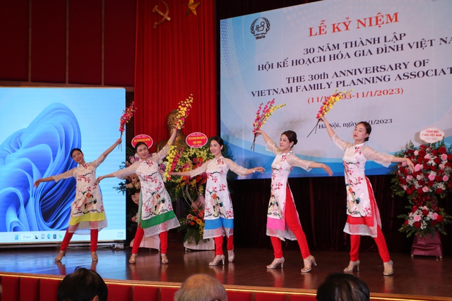 Hội KHHGĐ Việt Nam kỷ niệm 30 năm xây dựng, phát triển và hội nhập - Ảnh 1.