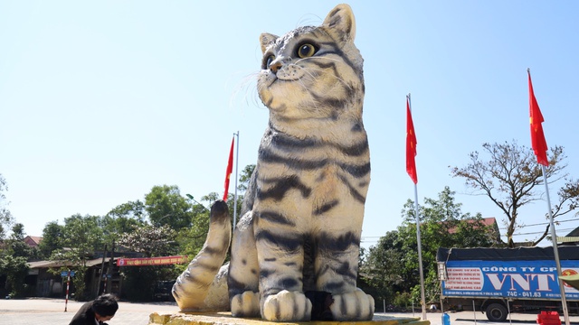 Tiết lộ danh tính người làm linh vật 'mèo hoàng hậu' ở Quảng Trị khiến dân mạng trầm trồ khen ngợi - Ảnh 1.