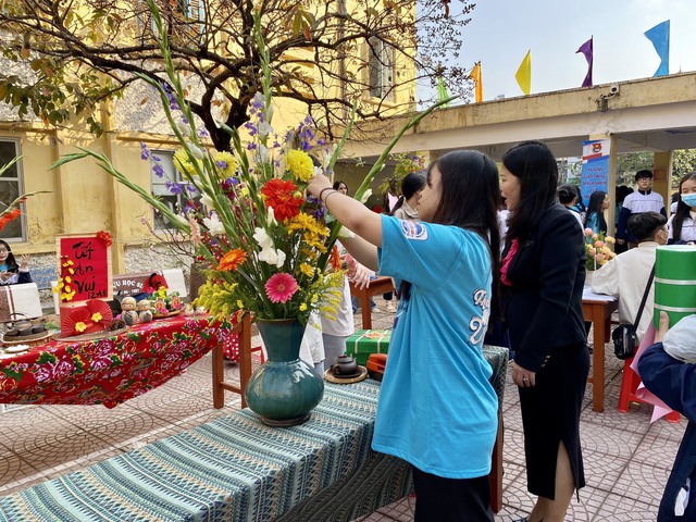Hàng vạn học sinh Hải Phòng trải nghiệm chợ Tết trước kỳ nghỉ lễ  - Ảnh 2.