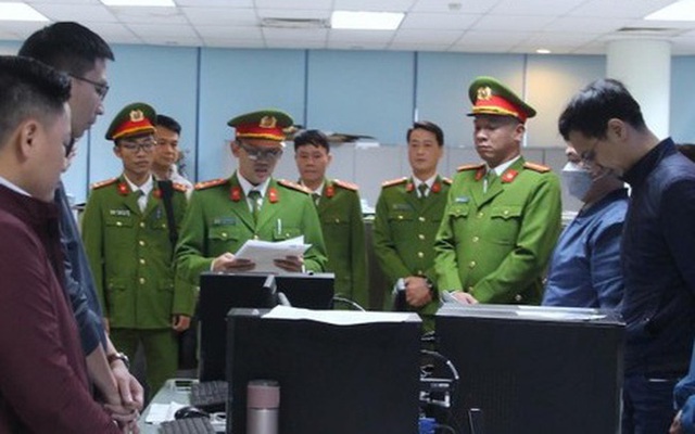 Thêm một trung tâm đăng kiểm tại Hà Nội bị công an điều tra - Ảnh 2.