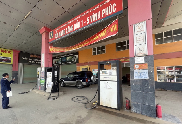 Hàng loạt cửa hàng xăng dầu ở Vĩnh Phúc, Hà Nam ngừng bán hàng không rõ lý do - Ảnh 2.