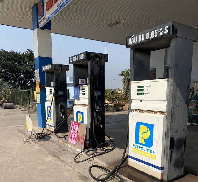 Hàng loạt cửa hàng xăng dầu ở Vĩnh Phúc, Hà Nam, Ninh Bình ngừng bán hàng không rõ lý do - Ảnh 6.