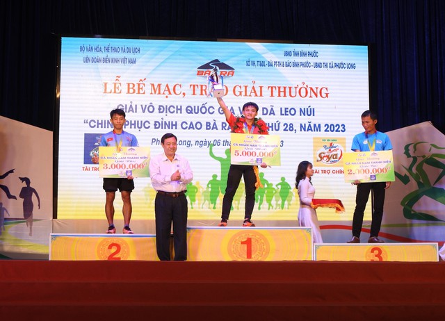 Nhãn hàng Number 1 tiếp sức hàng nghìn VĐV tham gia giải Vô địch quốc gia Việt dã leo núi &quot;Chinh phục đỉnh cao Bà Rá&quot; lần thứ 28 - Ảnh 7.