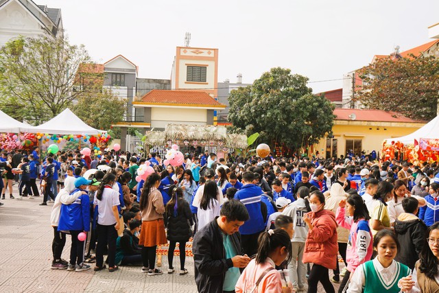Hàng nghìn học sinh và phụ huynh Hải Phòng hoài niệm Tết xưa - Ảnh 2.