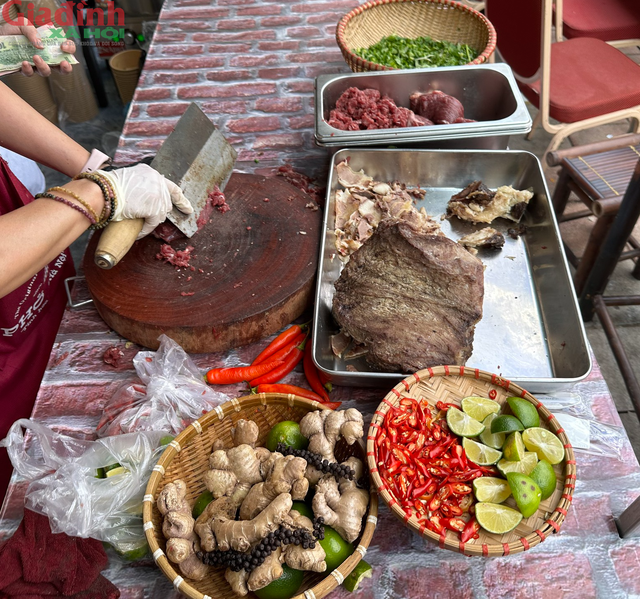 Điều đặc biệt trong cách nấu món phở bò của Chipu ở Thượng Hải và cách nấu phở bò theo công thức của chuyên gia ẩm thực - Ảnh 6.