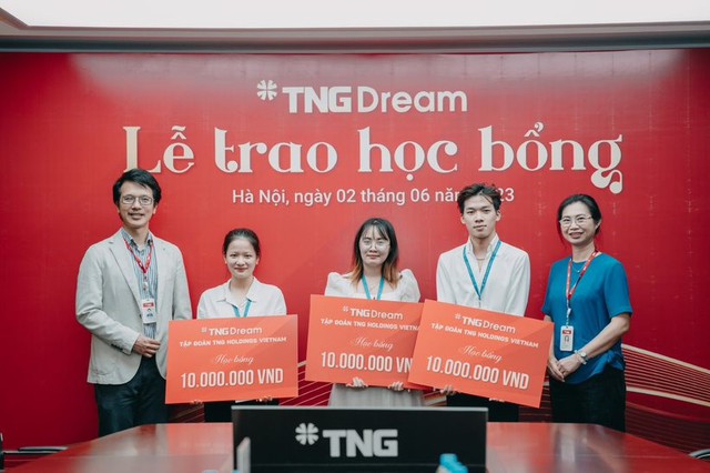 Ba sinh viên Đại học Bách Khoa nhận học bổng TNG Dream - Ảnh 1.