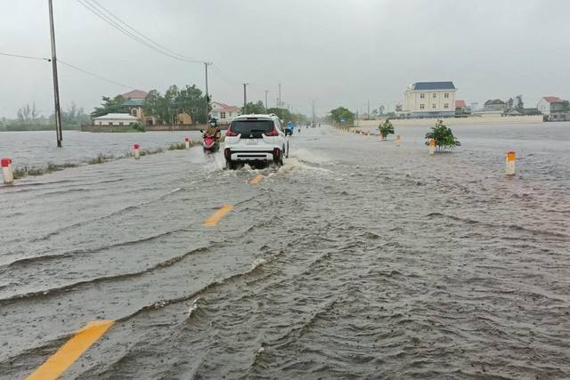 Dự báo thời tiết ngày mai 14/10: Miền Trung mưa to trắng trời, kéo dài và diễn biến phức tạp - Ảnh 2.