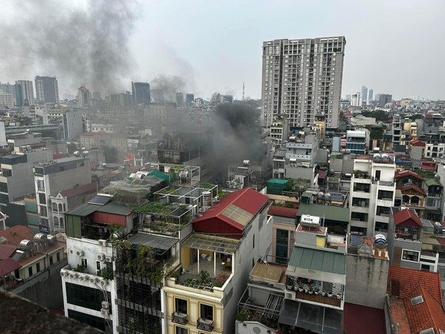 Cháy nhà cao tầng tại Hà Nội vì đun nước sôi - Ảnh 1.