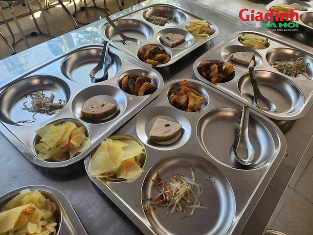 Vụ suất ăn 'lèo tèo' giá 32.000 đồng: Trường THCS Yên Nghĩa, đơn vị thực hiện bếp ăn bán trú chính thức giải trình - Ảnh 3.