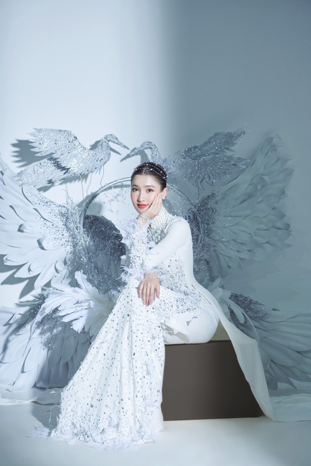 Trang phục dân tộc 10kg của Phương Nhi tại Miss International bị fan sắc đẹp đánh giá 'đẹp thôi chưa đủ' - Ảnh 4.