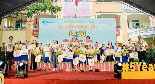 Trong 5 năm, dự án giáo dục tài chính Cha-Ching đã trang bị kiến thức quản lý tài chính thông minh cho hơn 100.000 trẻ em Việt - Ảnh 1.