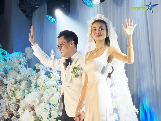 Giống hệt Hoa hậu Đỗ Mỹ Linh, cô dâu Thanh Hằng làm điều tinh tế cho chú rể nhạc trưởng trong đám cưới - Ảnh 6.