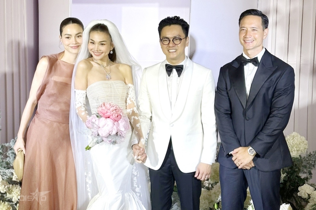 Giống hệt Hoa hậu Đỗ Mỹ Linh, cô dâu Thanh Hằng làm điều tinh tế cho chú rể nhạc trưởng trong đám cưới - Ảnh 8.