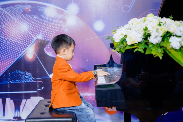 NSND Trung Hiếu ngồi 'ghế nóng' cuộc thi Festival Piano Talents 2024 - Ảnh 1.