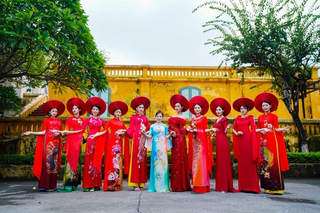 CLB Văn hóa Áo dài Việt Nam gìn giữ và lan tỏa tình yêu áo dài tại phố đi bộ Hồ Gươm   - Ảnh 6.