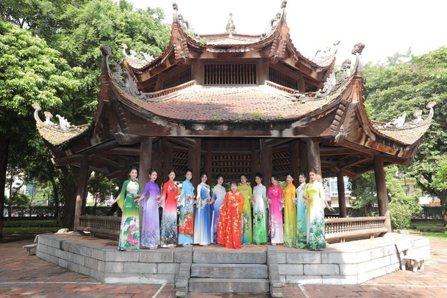 CLB Văn hóa Áo dài Việt Nam gìn giữ và lan tỏa tình yêu áo dài tại phố đi bộ Hồ Gươm   - Ảnh 5.