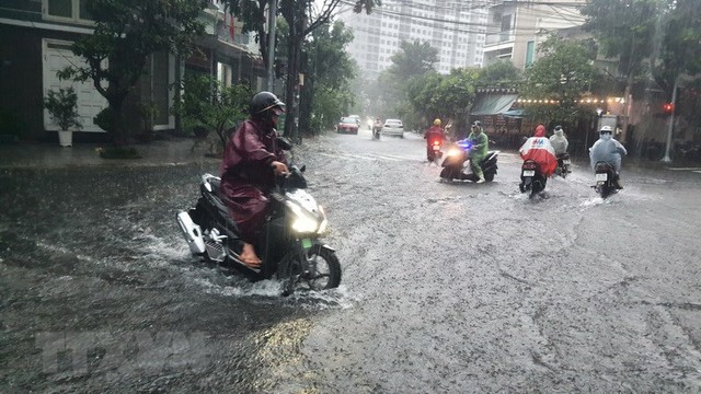 Dự báo thời tiết ngày mai 31/10: Trung Bộ tiếp tục mưa lớn, cấp độ nguy hiểm được cảnh báo  - Ảnh 1.