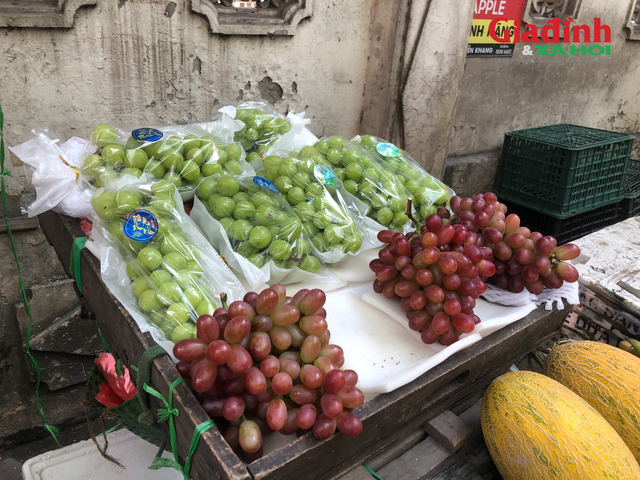 Loại trái cây chỉ quý tộc mới mua được, giá hơn 2 triệu đồng/kg, nay được bày ở chợ dân sinh, chỉ vài chục ngàn đồng/kg - Ảnh 2.