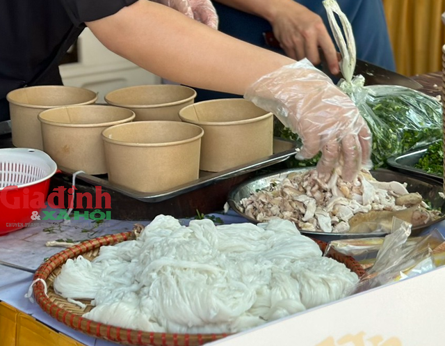 Nét đặc trưng trong những món ăn giản dị của nền ẩm thực Hà Nội khiến bao du khách 'xa là nhớ'  - Ảnh 4.