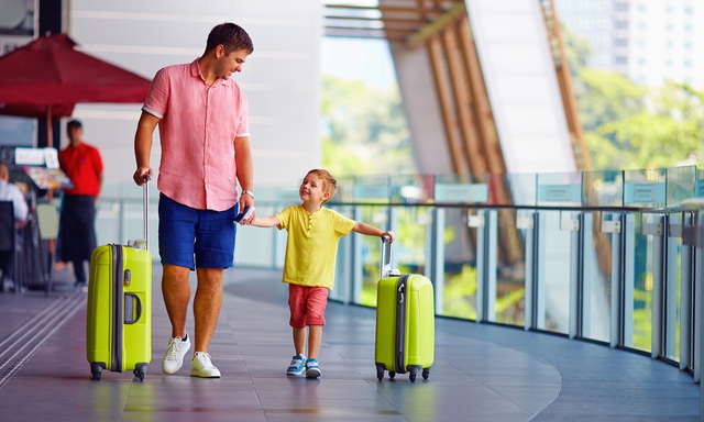 Kinh nghiệm chuẩn bị đồ du lịch cho bé cực hữu ích, cha mẹ nên lưu ngay vào sổ - Ảnh 2.