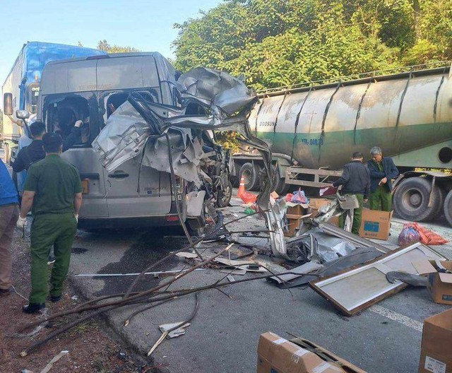 Vụ tai nạn thảm khốc khiến nhiều người chết ở Lạng Sơn: Khởi tố vụ án, tạm giữ tài xế xe khách - Ảnh 2.
