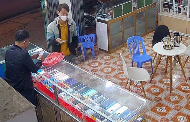 Nguyên nhân bất ngờ vụ cướp iPhone ở Lai Châu - Ảnh 2.