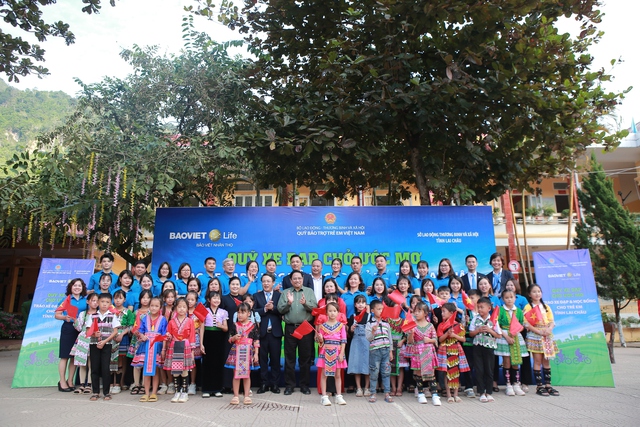 Bảo Việt nhân thọ trao tặng “ước mơ”, đồng hành cùng trẻ em vùng cao tỉnh lai châu - Ảnh 4.