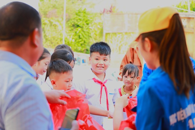 Đoàn thanh niên Bộ Y tế khám bệnh miễn phí và tặng quà cho trẻ em tại Tuyên Quang - Ảnh 15.