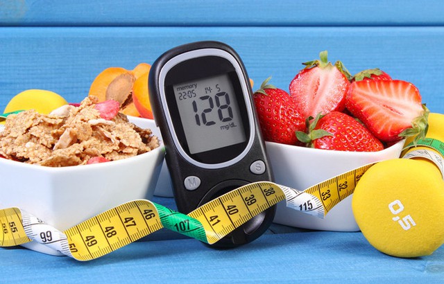 4 việc người bệnh tiểu đường nhất định phải làm để không lo biến chứng, đây là 4 món ăn vặt lành mạnh và 5 loại cần tránh - Ảnh 2.