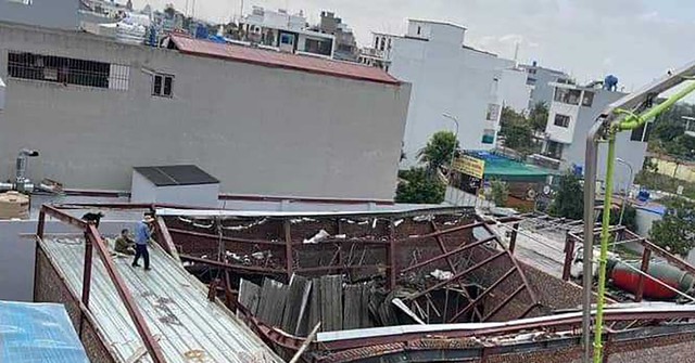 Sập mái nhà đang thi công ở Thái Bình khiến 8 người thương vong - Ảnh 1.