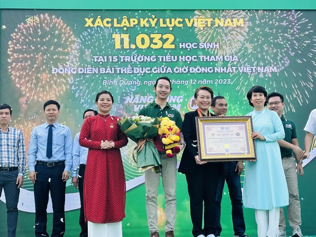 11.032 học sinh lập kỷ lục Việt Nam với màn đồng diễn thể dục ấn tượng - Ảnh 1.