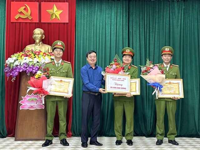 Phá nhiều vụ trộm cắp xe máy, Công an huyện Ninh Giang được Chủ tịch huyện khen thưởng  - Ảnh 1.