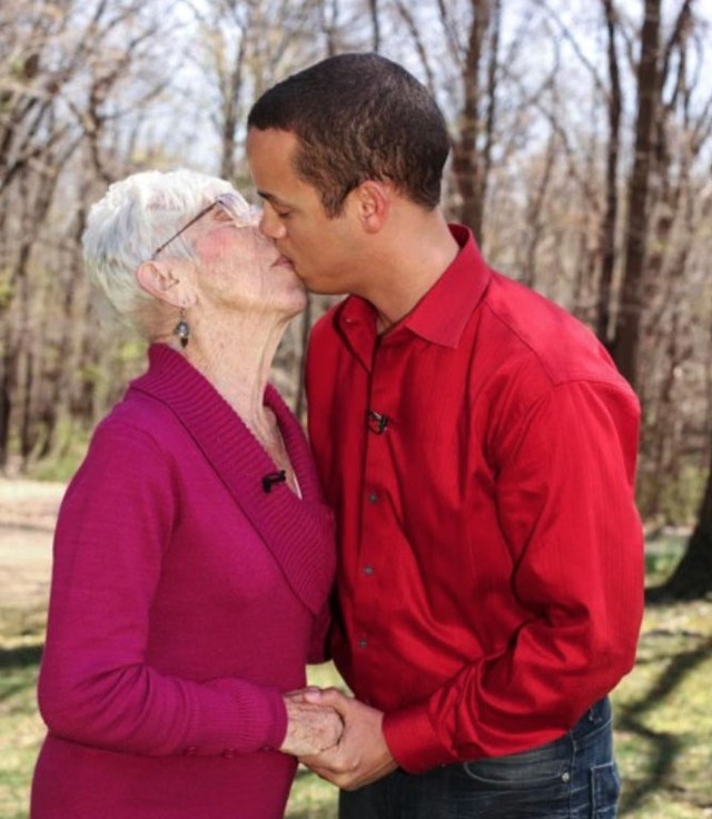 Cụ bà 91 tuổi tiết lộ đời sống gối chăn 'tuyệt vời' với bạn trai 31 tuổi - Ảnh 1.