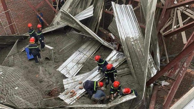 Xác định danh tính các nạn nhân tử vong trong vụ sập mái nhà đang thi công ở Thái Bình - Ảnh 2.