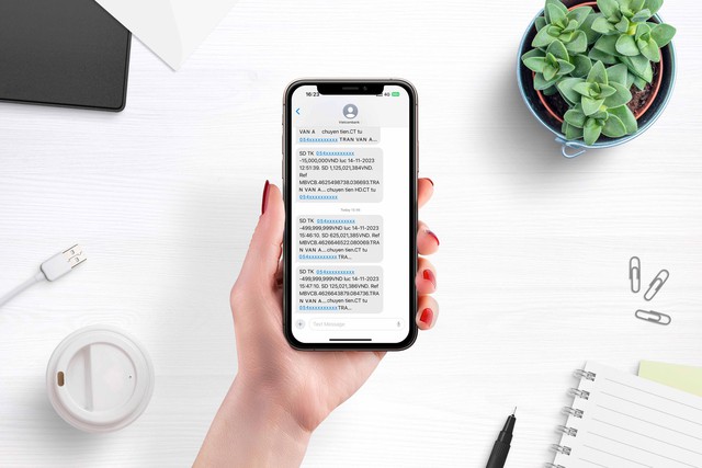 Vietcombank là ngân hàng tiếp theo điều chỉnh phí dịch vụ Thông báo biến động số dư qua tin nhắn SMS từ ngày 01/01/2024 - Ảnh 1.