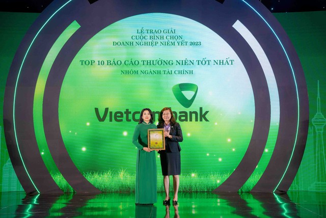 Vietcombank được bình chọn trong top 10 doanh nghiệp niêm yết có Báo cáo thường niên tốt nhất trên thị trường chứng khoán - Ảnh 1.